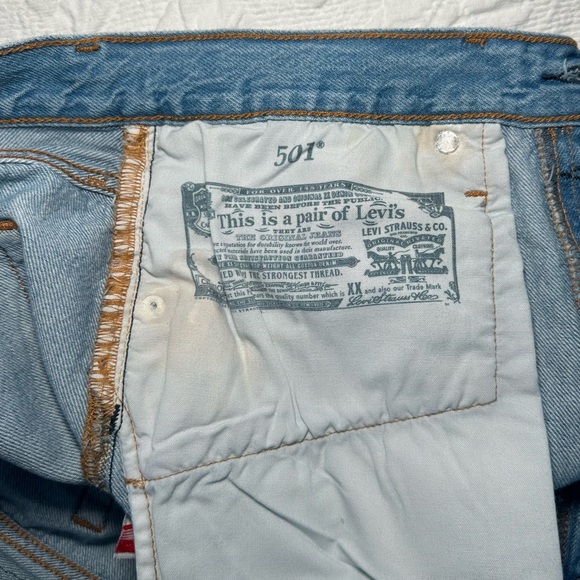 Levi’s 501 denim shorts light wash blue distressed high rise size 28 - Picture 9 of 10